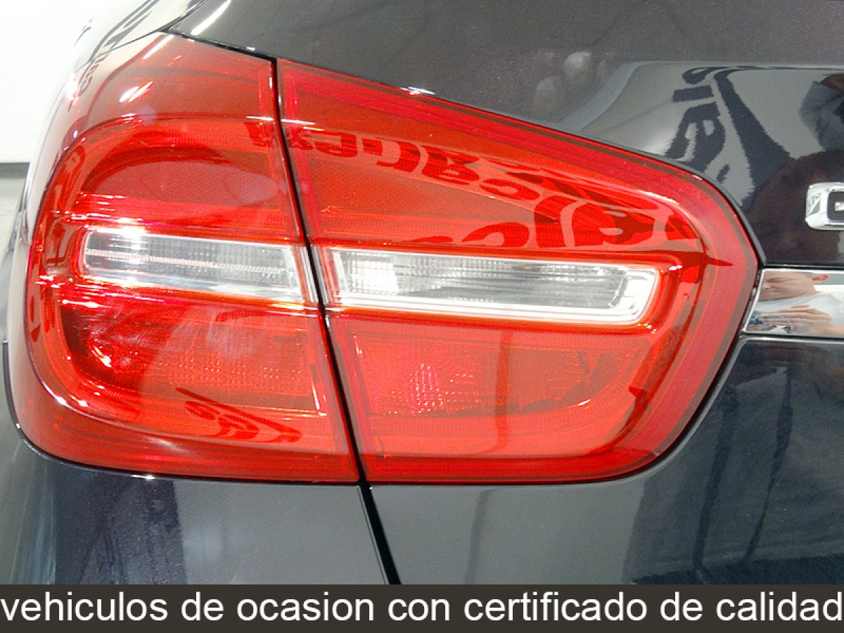 Foto Mercedes-Benz GLA 200 14