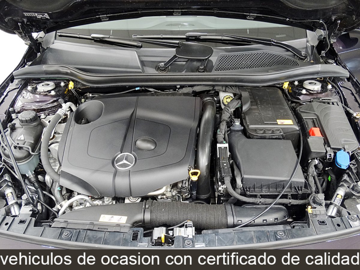 Foto Mercedes-Benz GLA 200 16