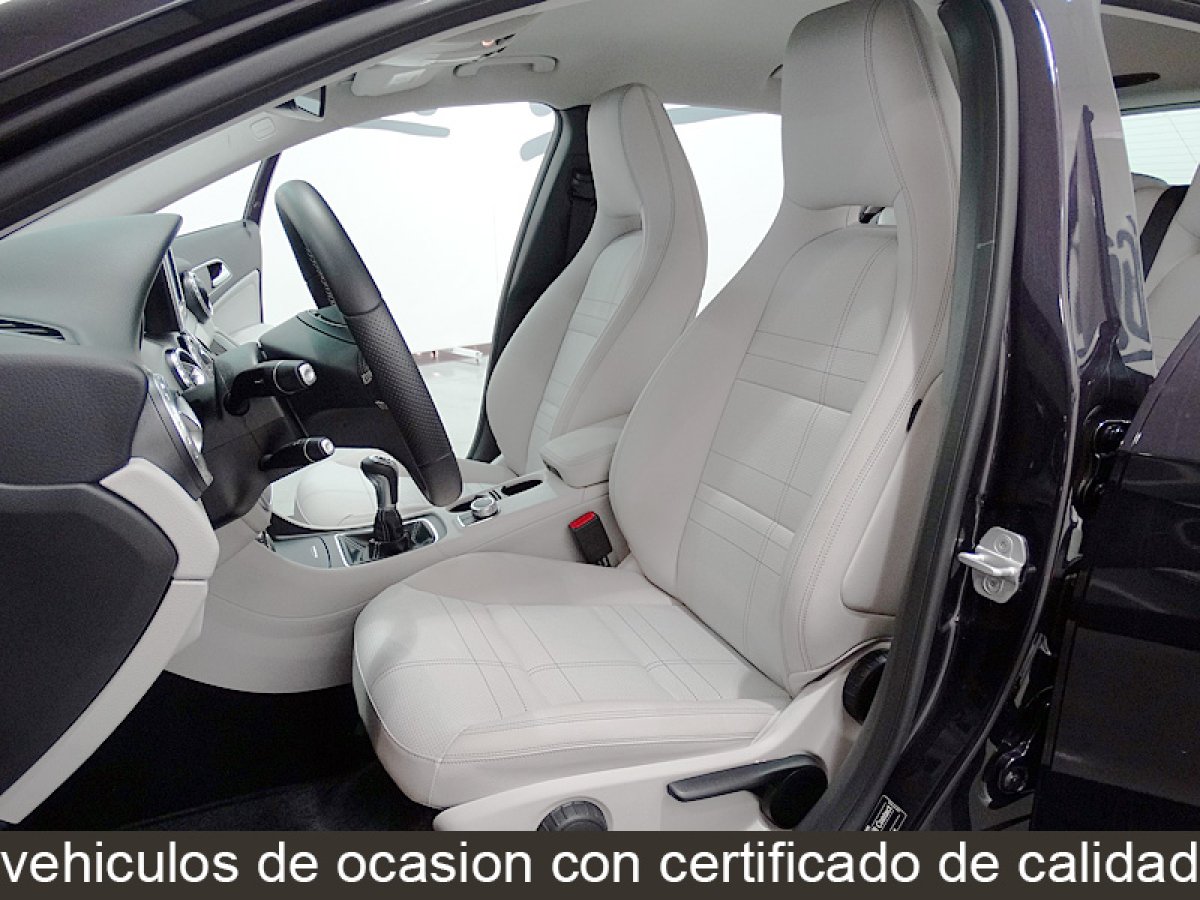 Foto Mercedes-Benz GLA 200 19