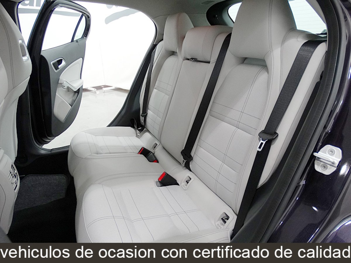 Foto Mercedes-Benz GLA 200 20