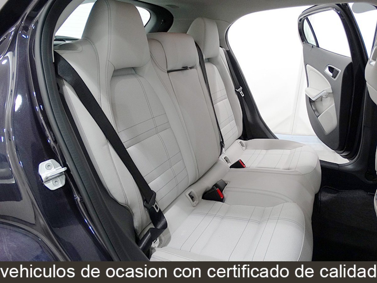 Foto Mercedes-Benz GLA 200 21