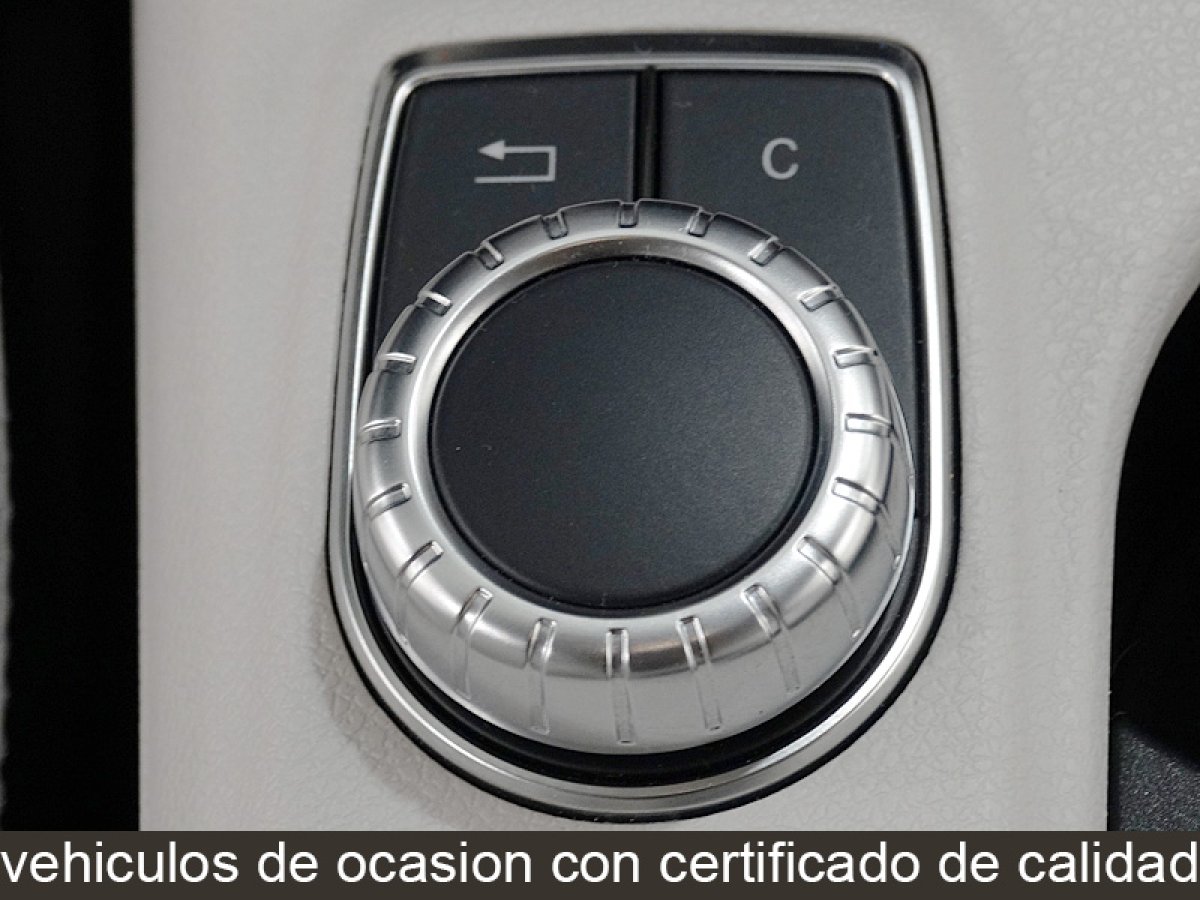 Foto Mercedes-Benz GLA 200 31