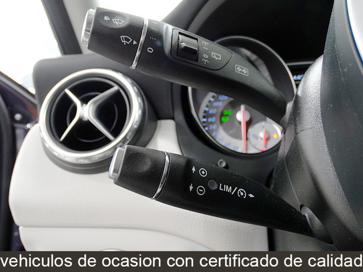 Foto Mercedes-Benz GLA 200 32