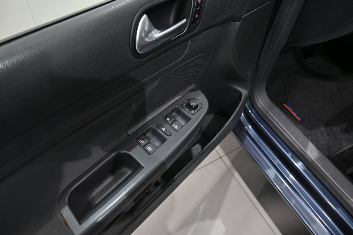 Foto Volkswagen Golf 23