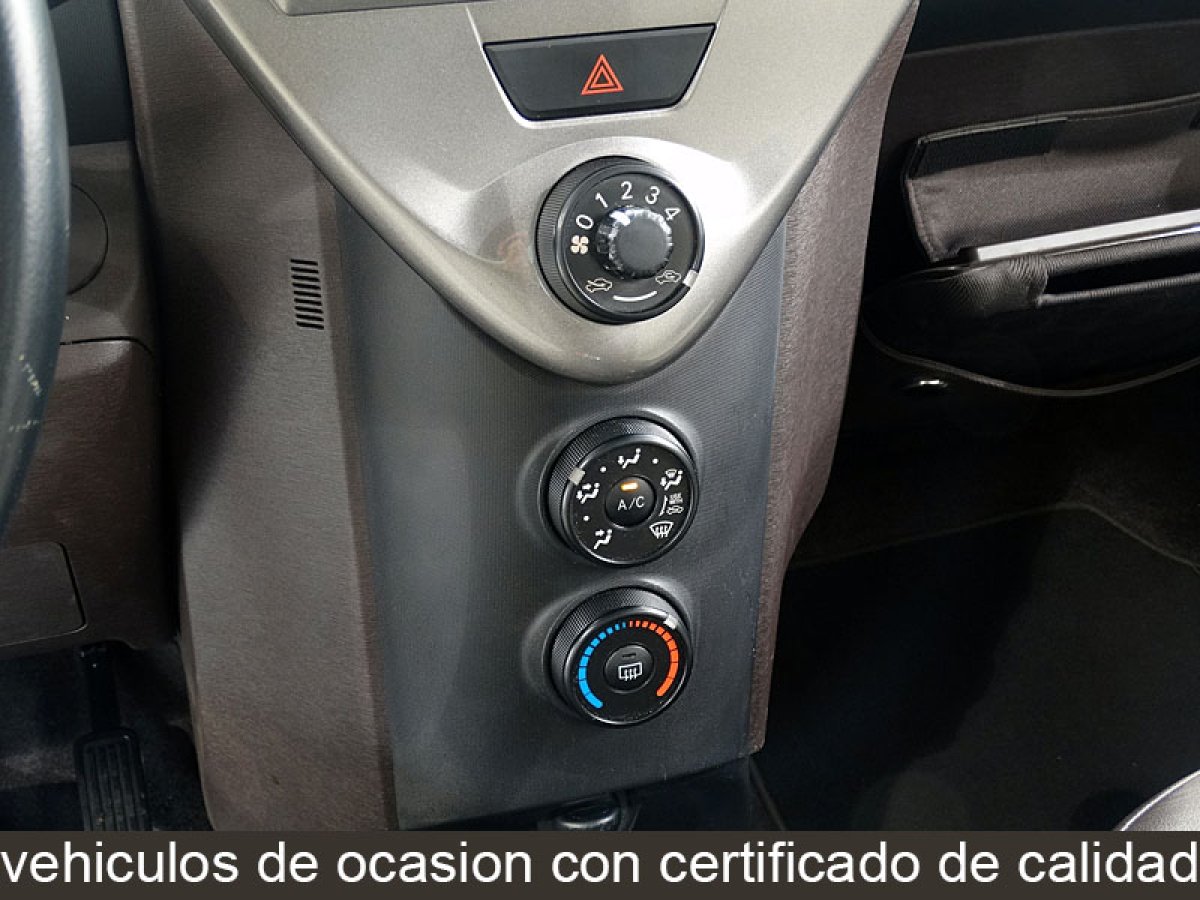 Foto Toyota iQ 22
