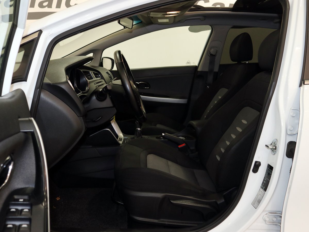 Foto Kia Ceed 15