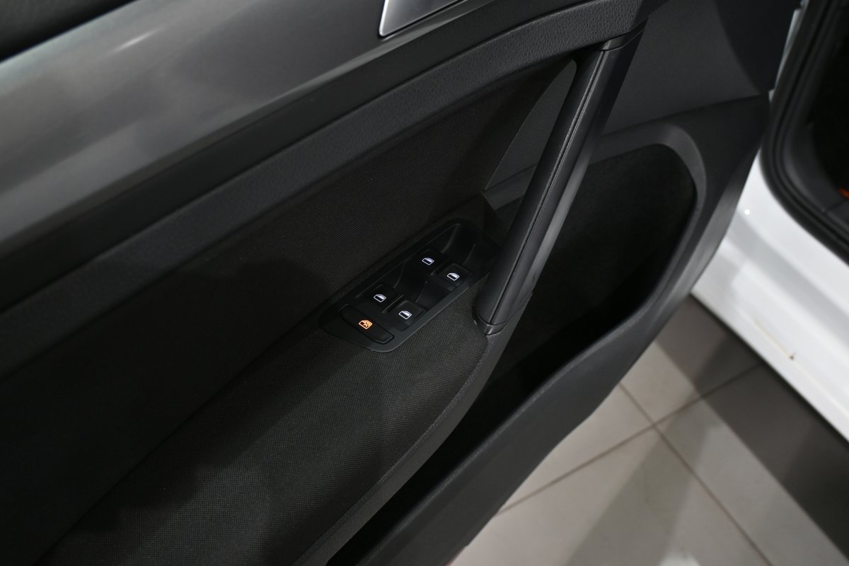 Foto Volkswagen Golf 24