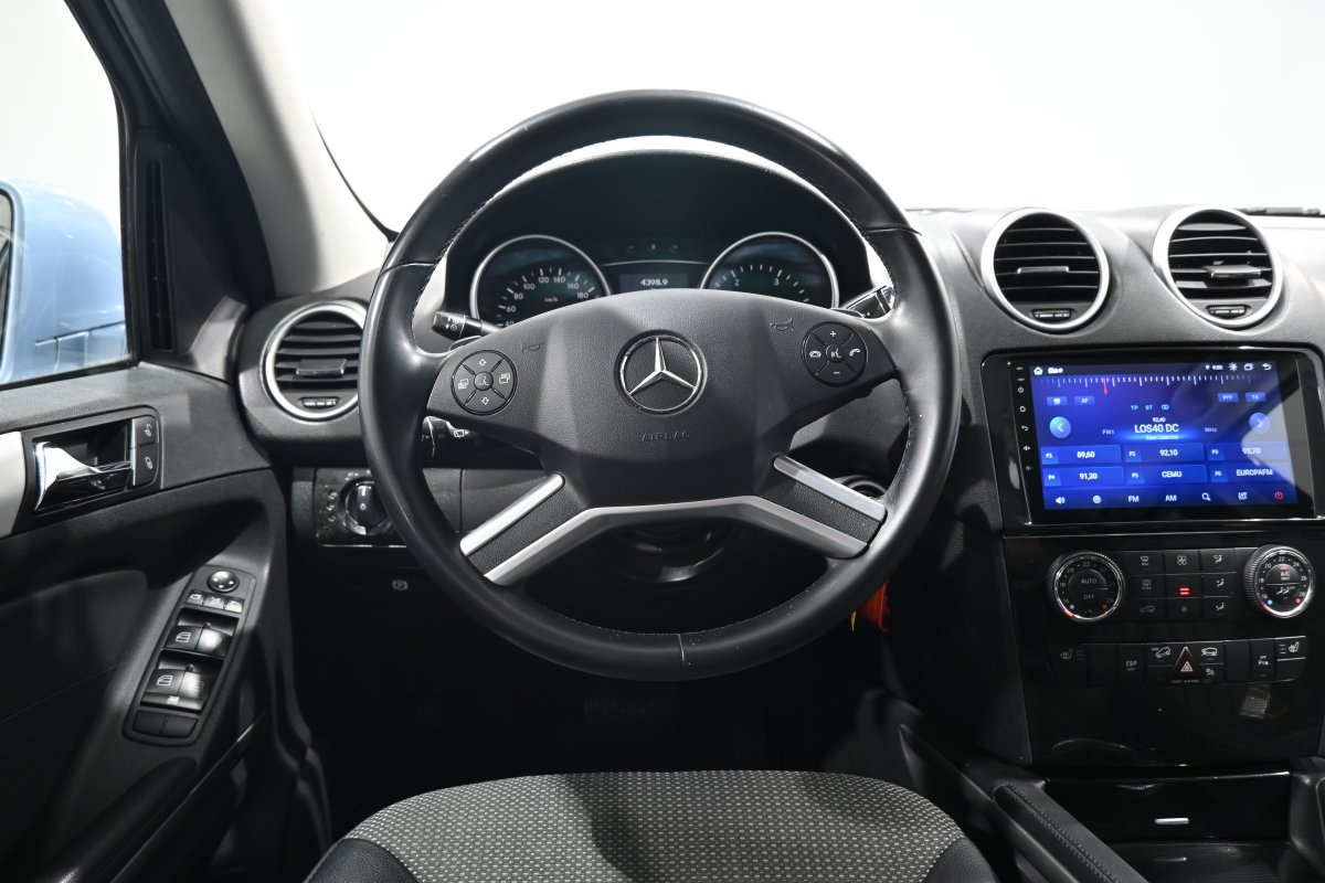 Foto Mercedes-Benz ML 19