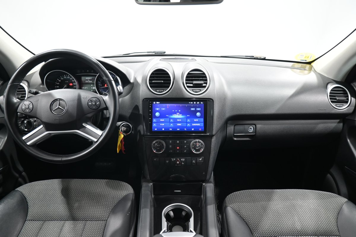 Foto Mercedes-Benz ML 18