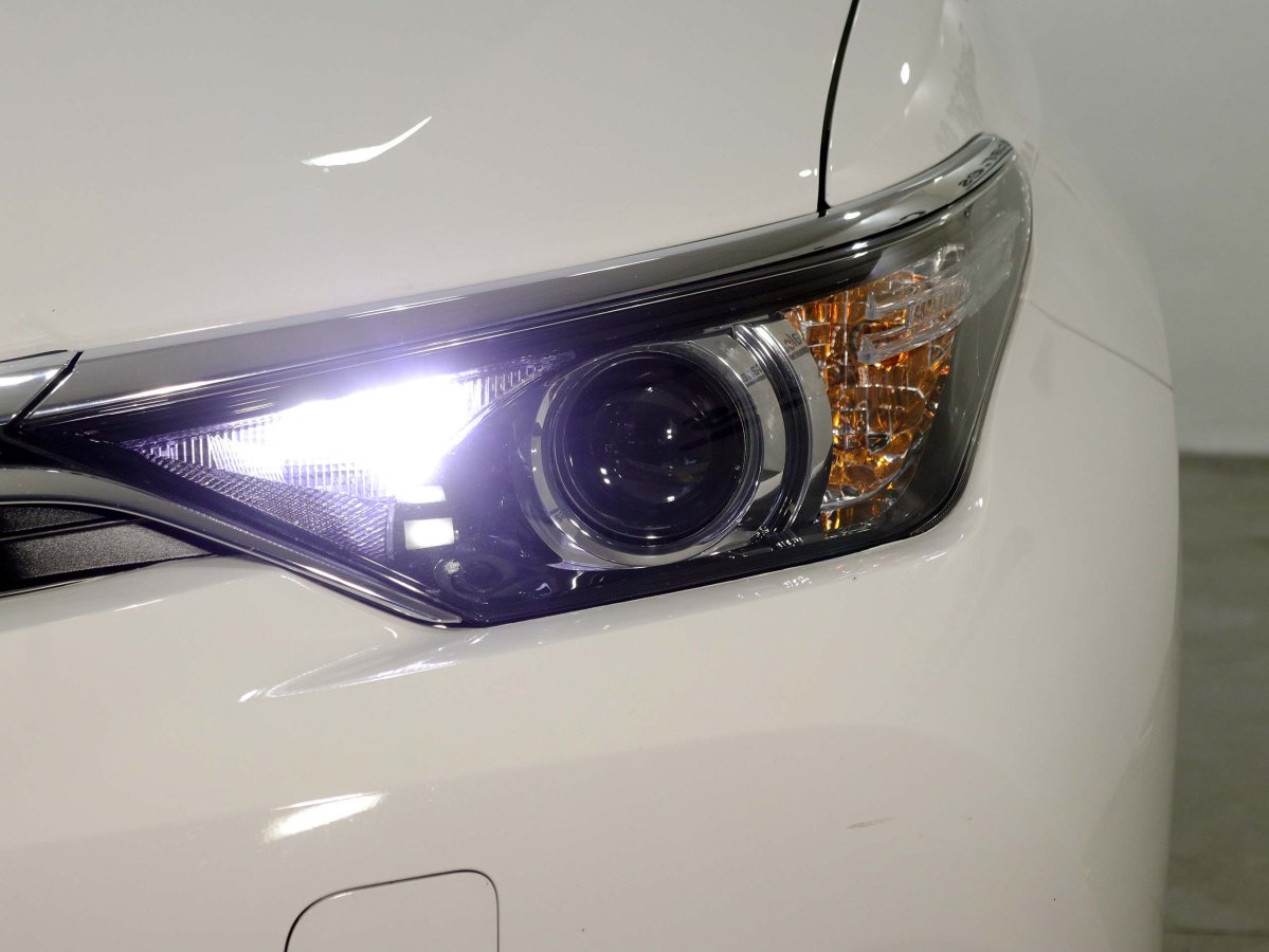 Foto Toyota Auris 11