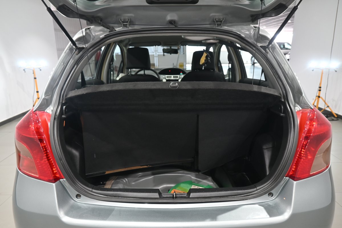 Foto Toyota Yaris 8