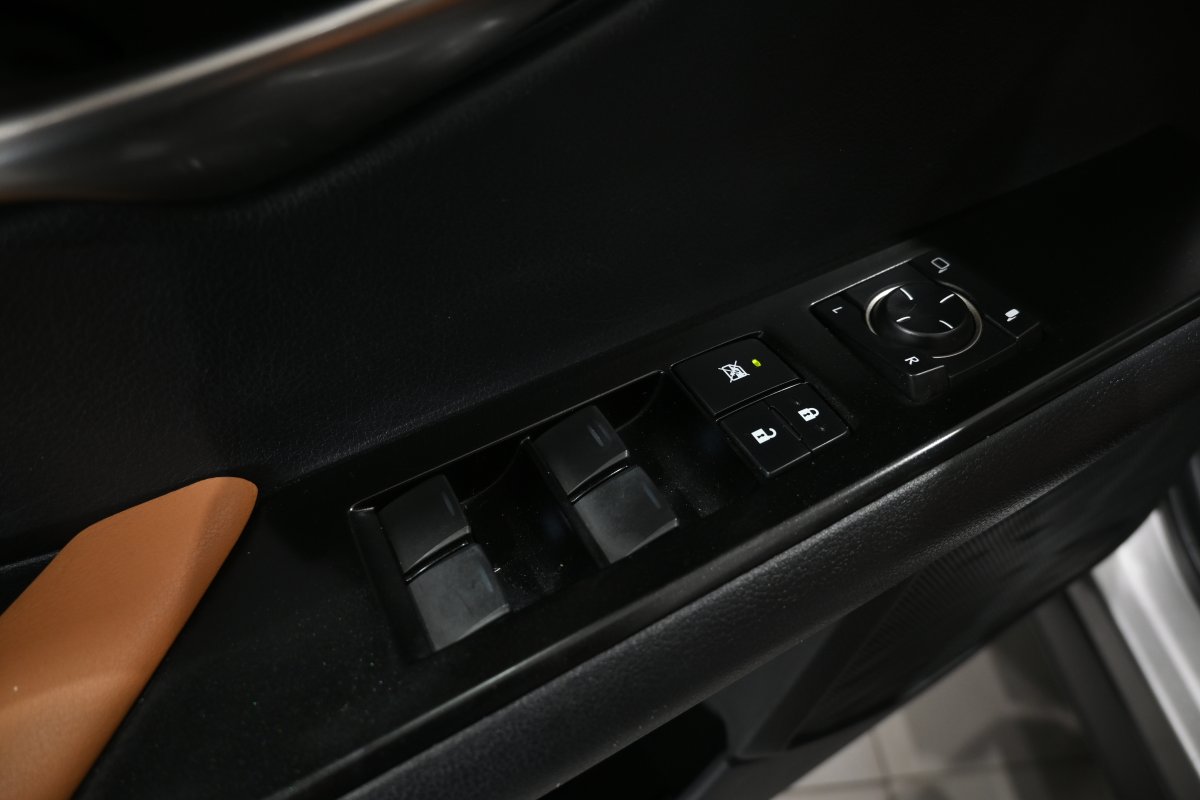 Foto Lexus UX 25