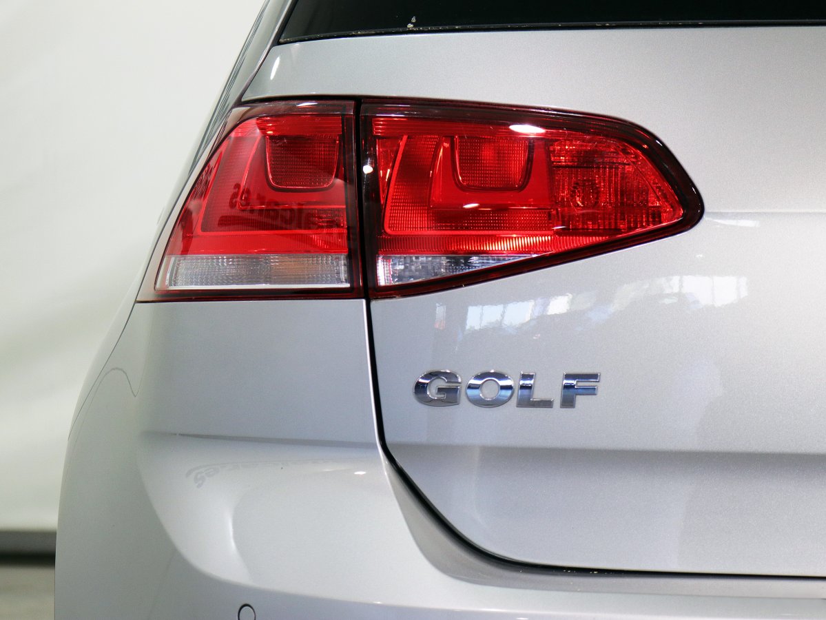 Foto Volkswagen Golf 9