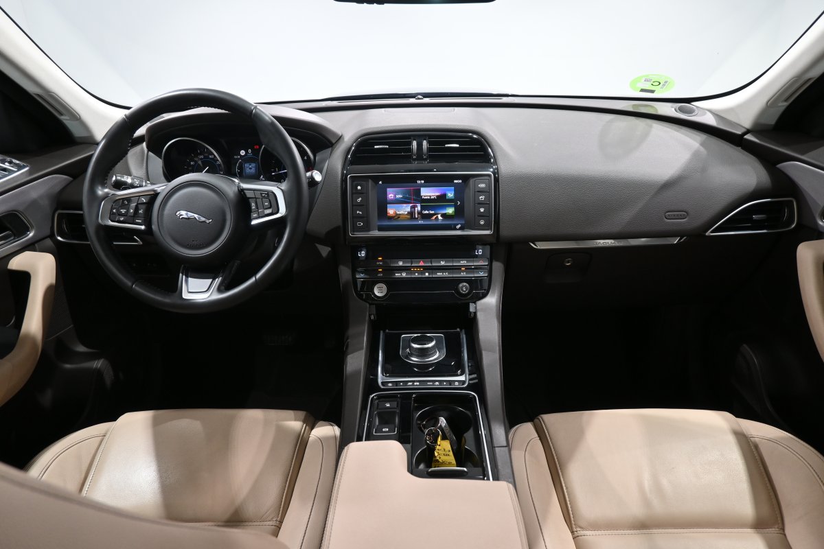 Foto Jaguar F-PACE 18