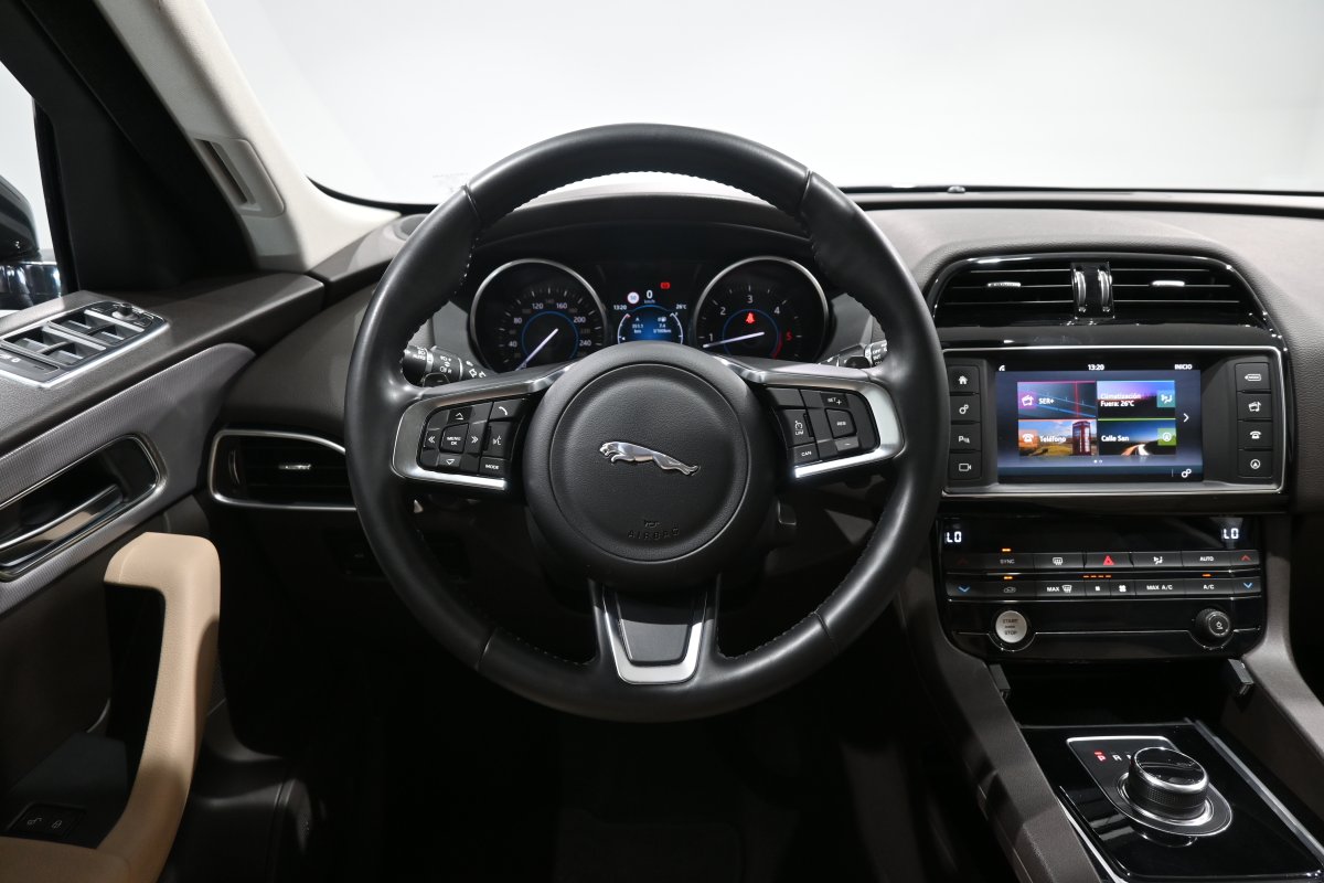 Foto Jaguar F-PACE 19