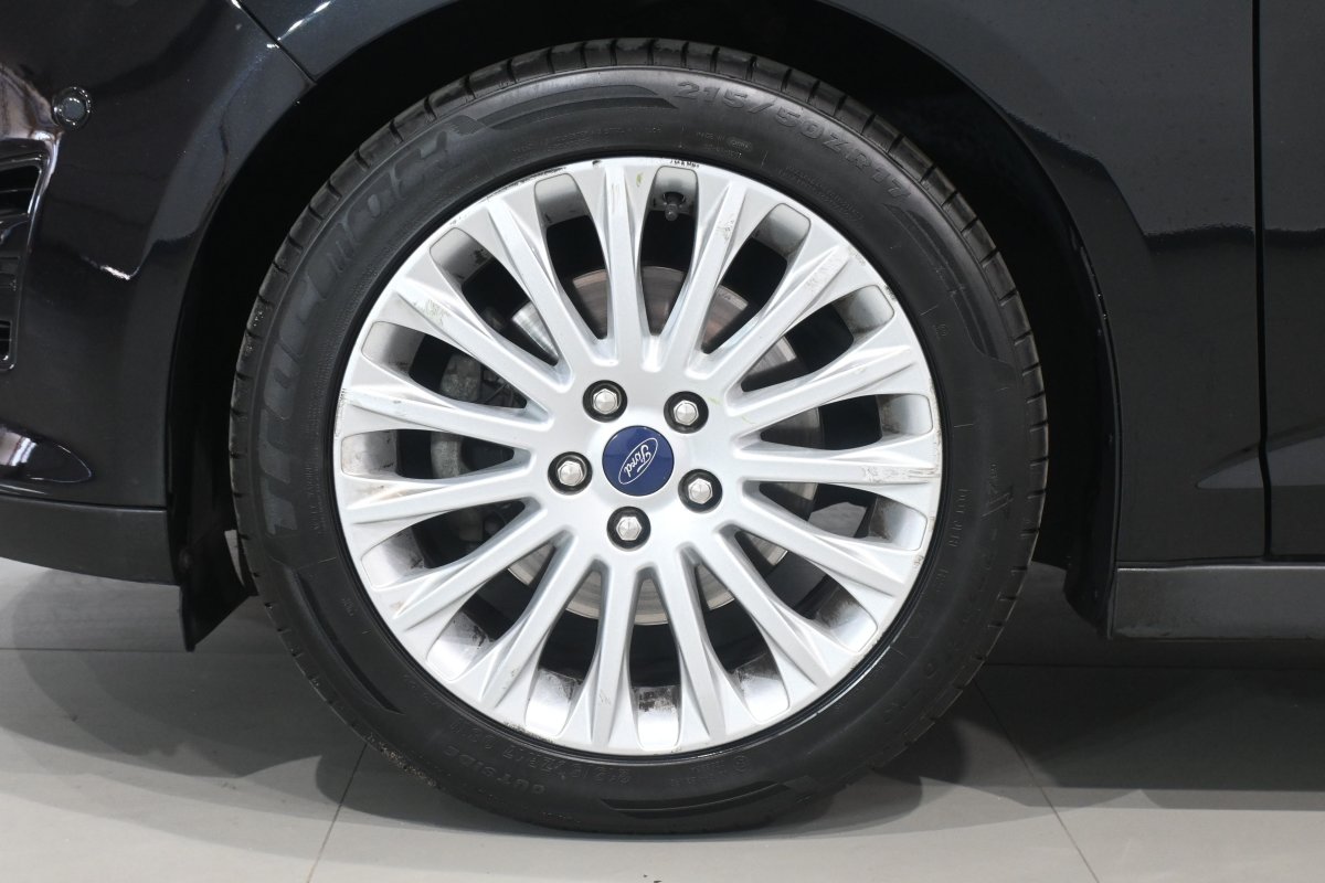 Foto Ford Grand 33