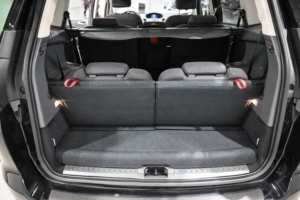 Foto Ford Grand 9