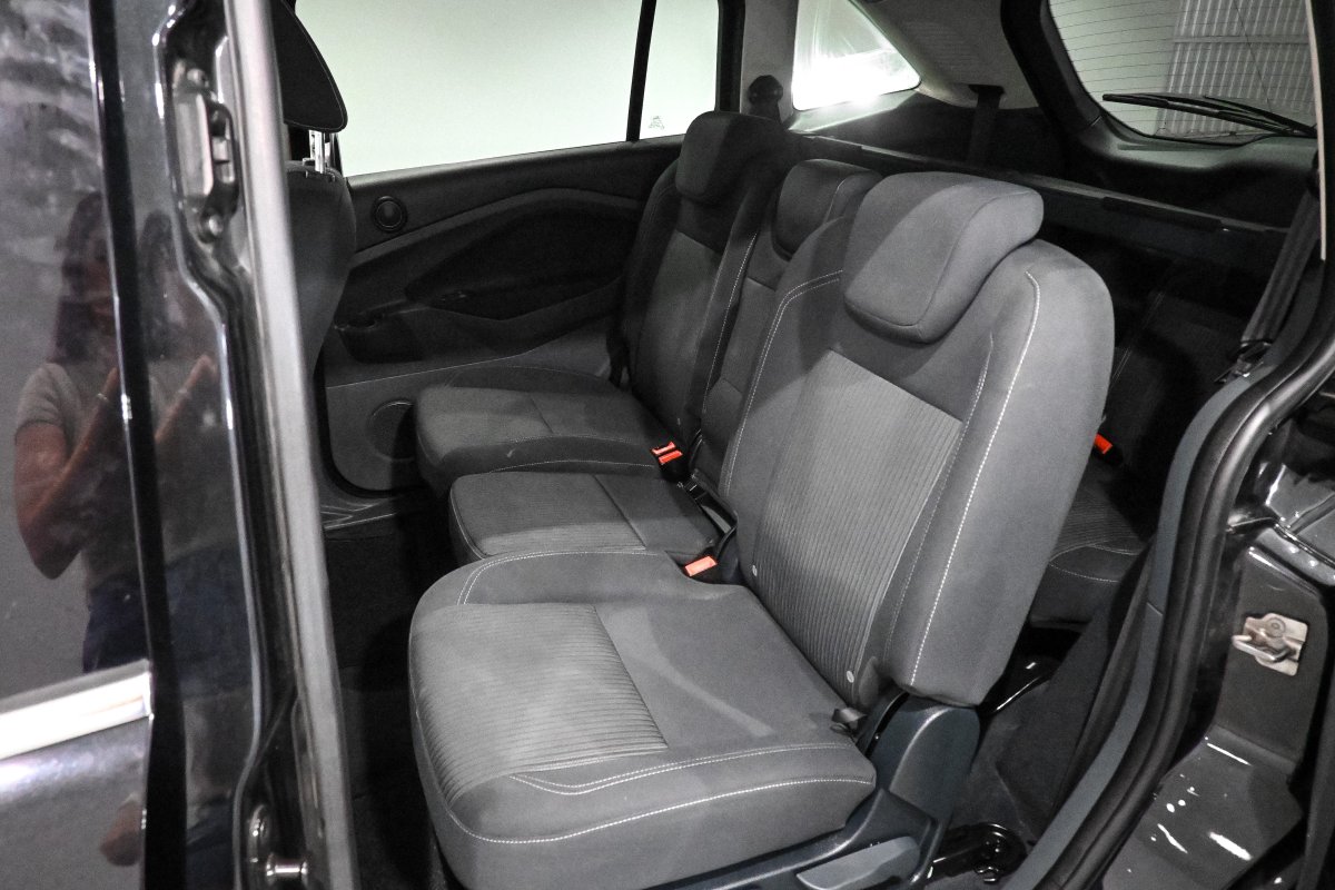 Foto Ford Grand 12