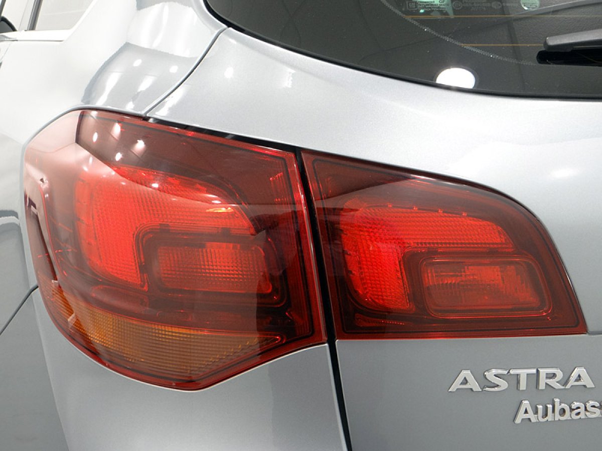 Foto Opel Astra 14
