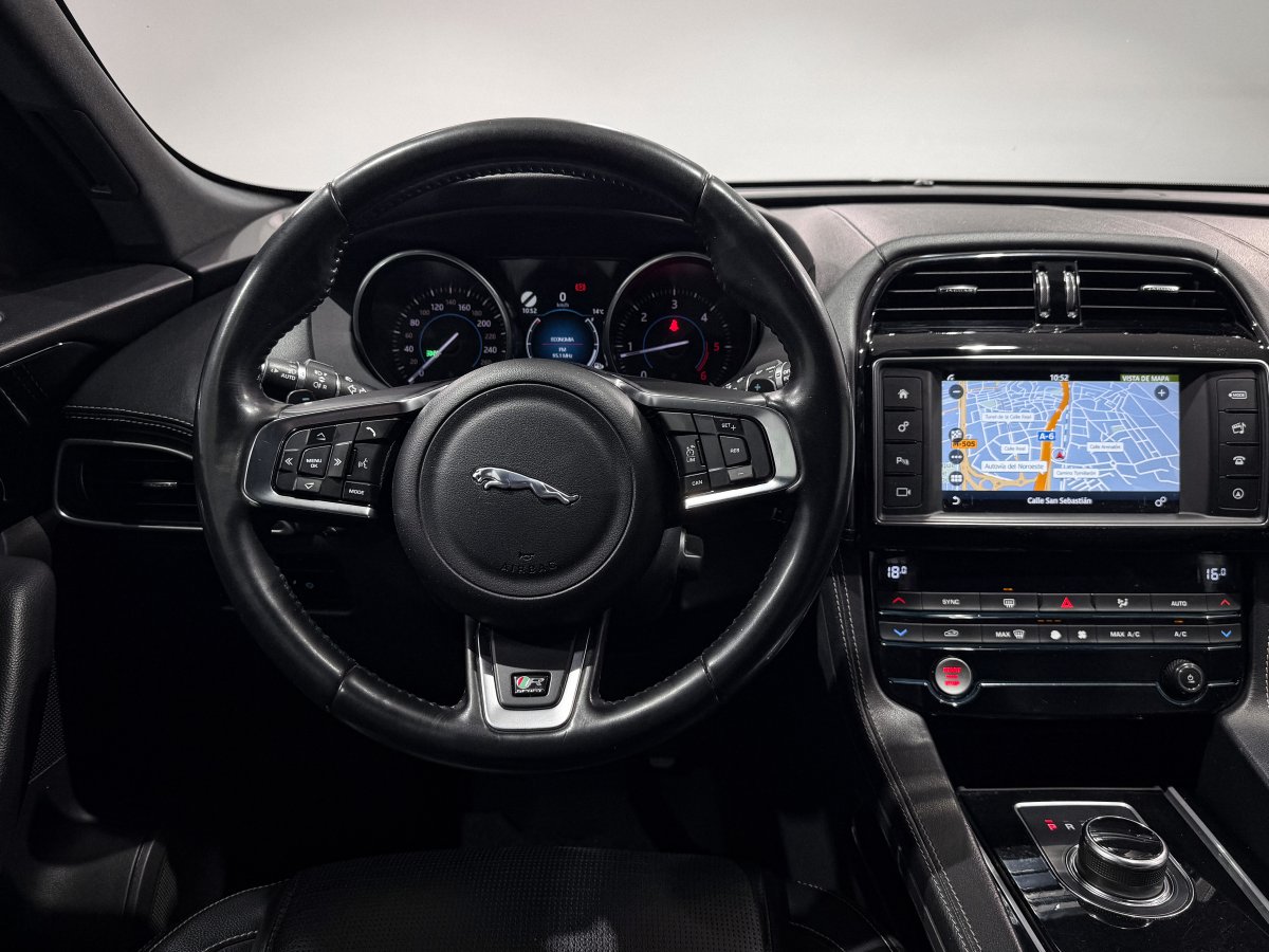 Foto Jaguar F-PACE 19