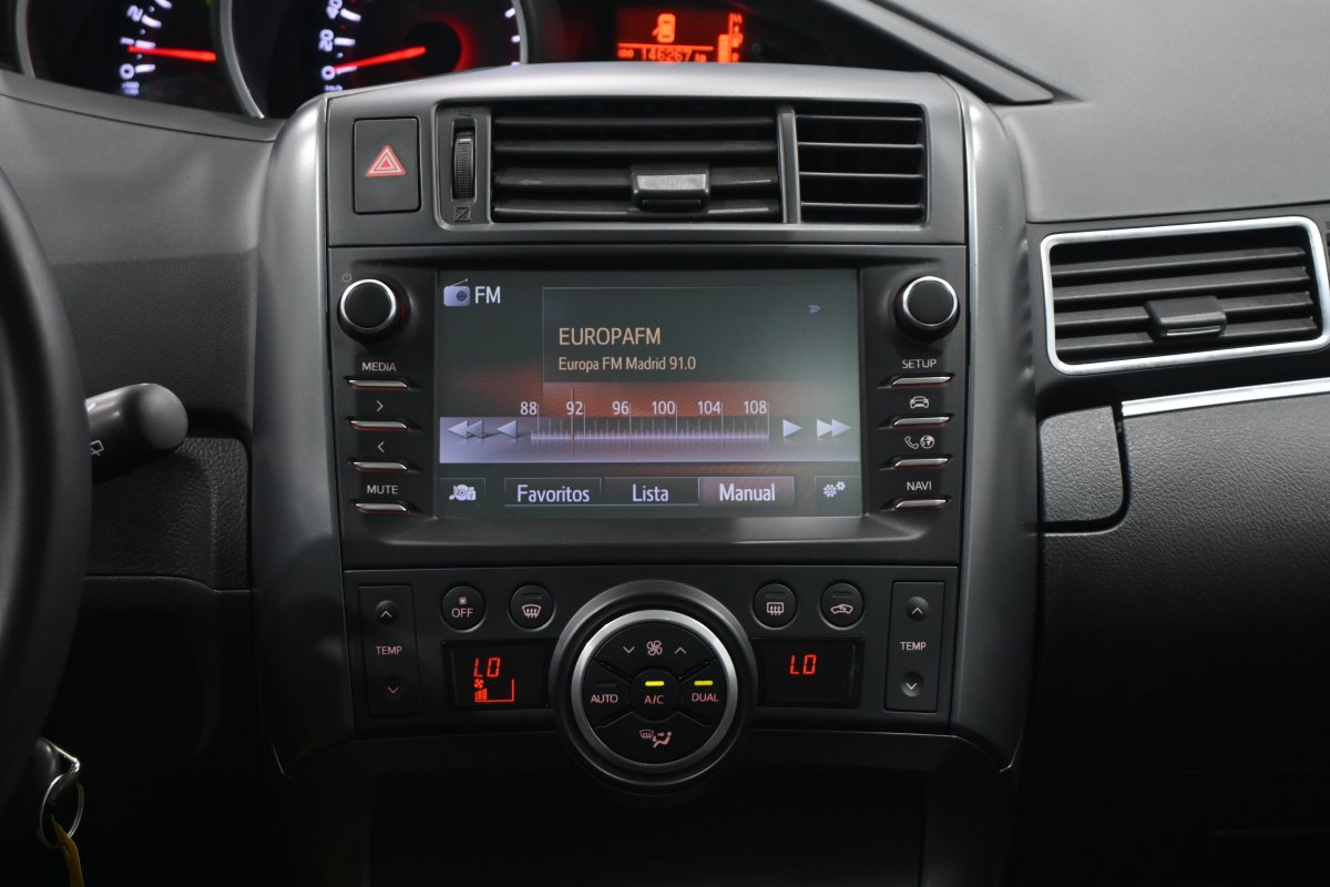 Foto Toyota Verso 17