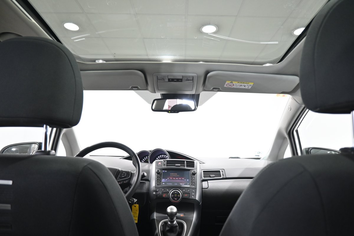Foto Toyota Verso 28
