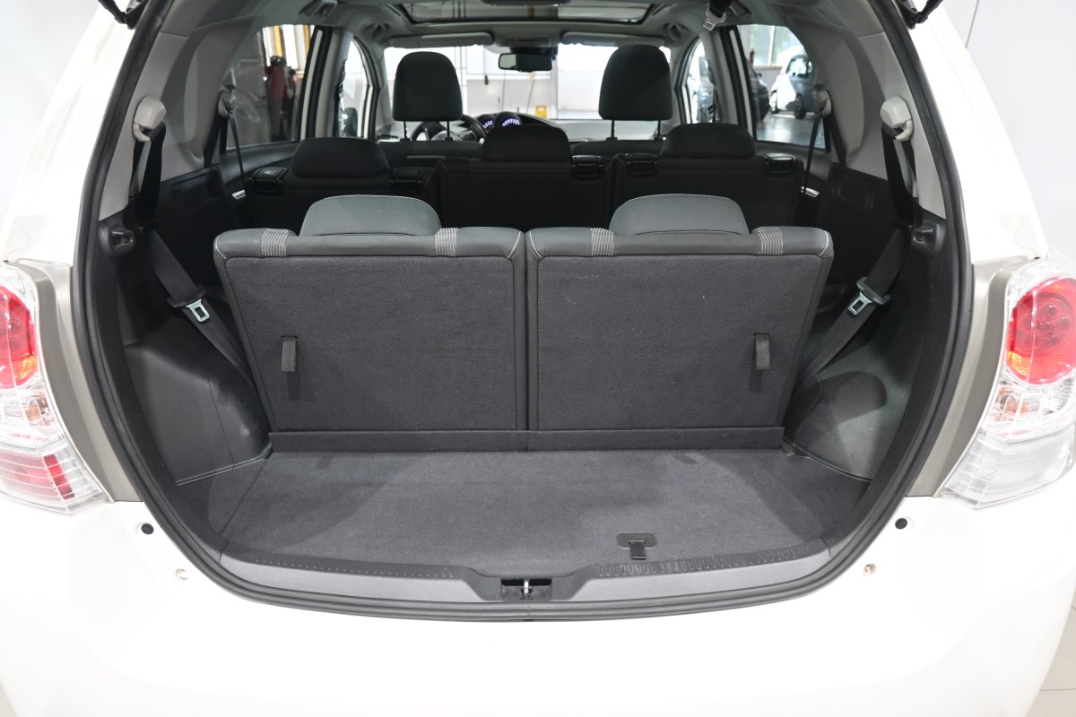 Foto Toyota Verso 9