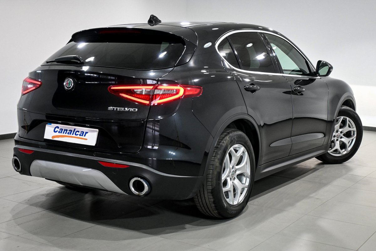 Foto Alfa Romeo Stelvio 4