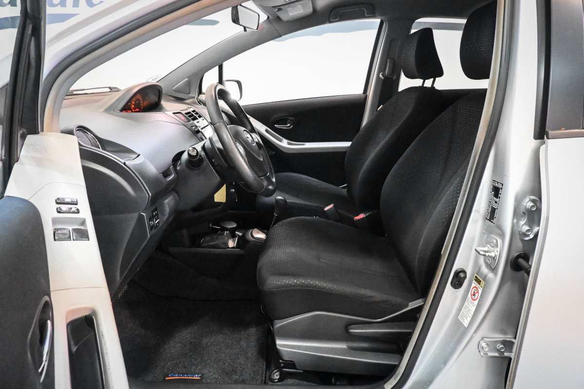 Foto Toyota Yaris 11
