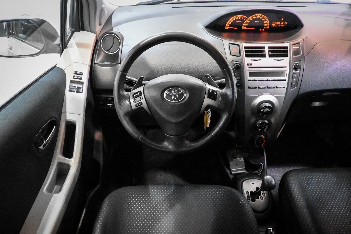 Foto Toyota Yaris 16