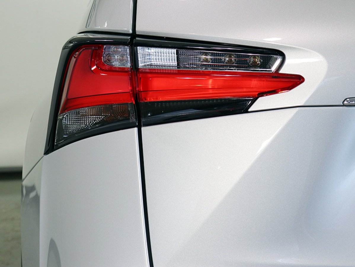 Foto Lexus NX 9
