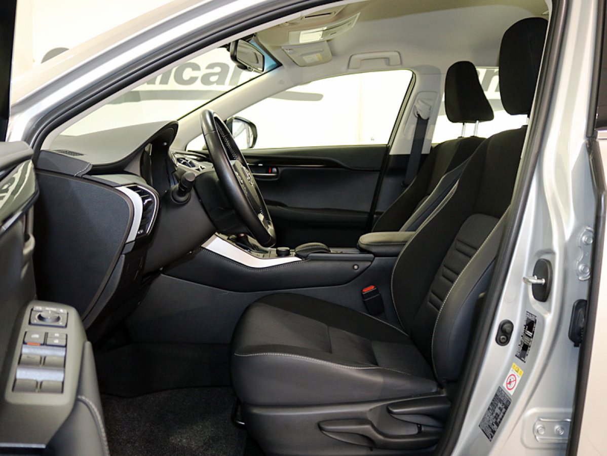 Foto Lexus NX 14