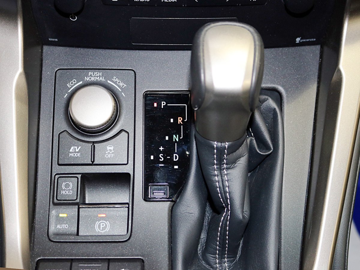Foto Lexus NX 26