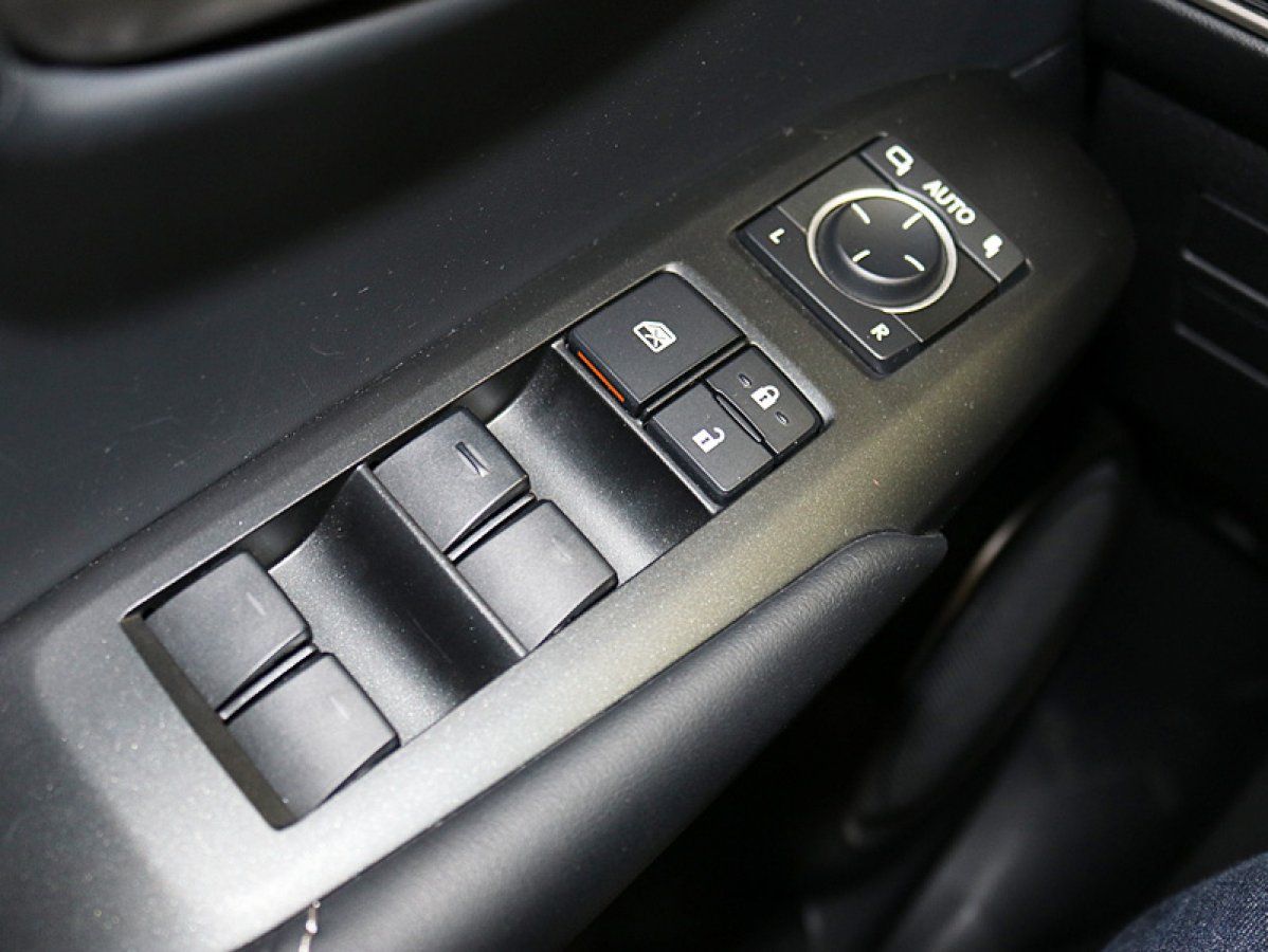 Foto Lexus NX 29