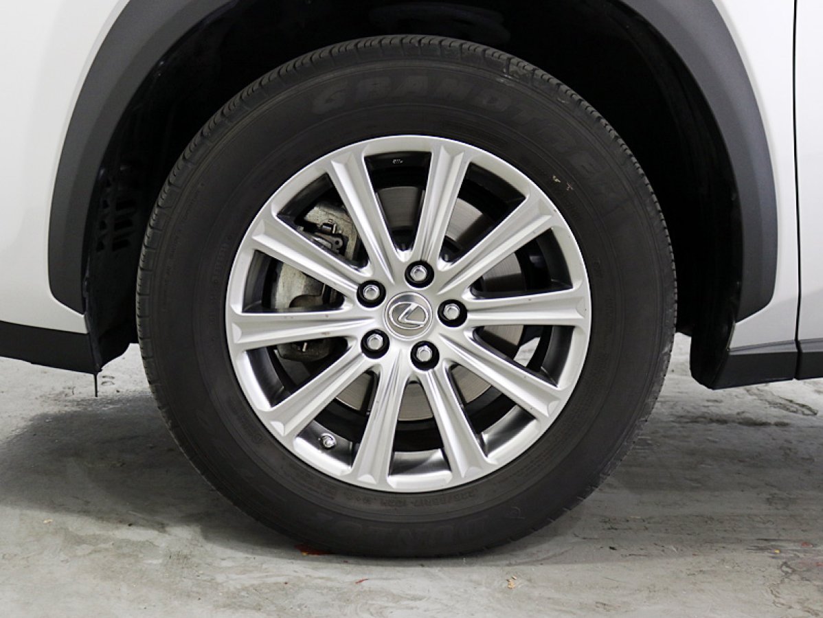 Foto Lexus NX 35