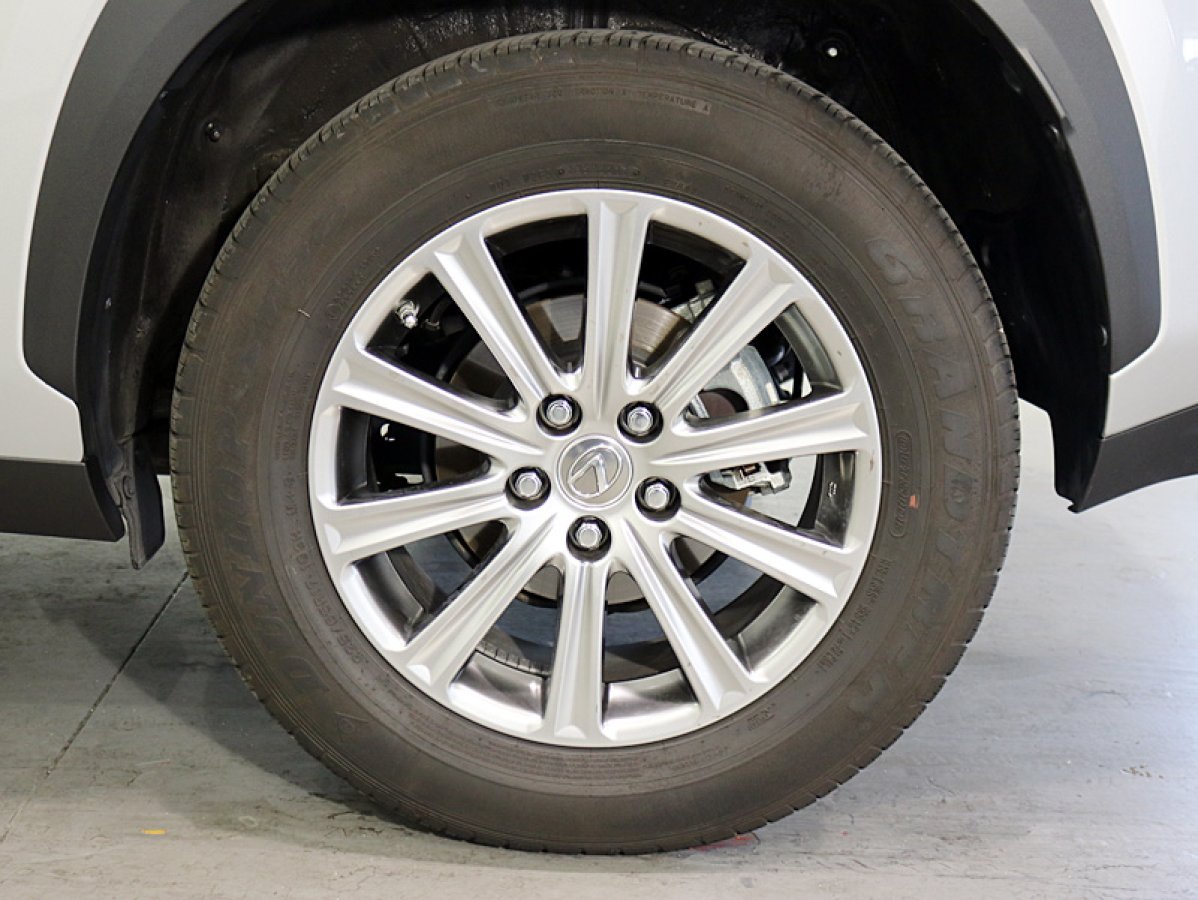 Foto Lexus NX 36