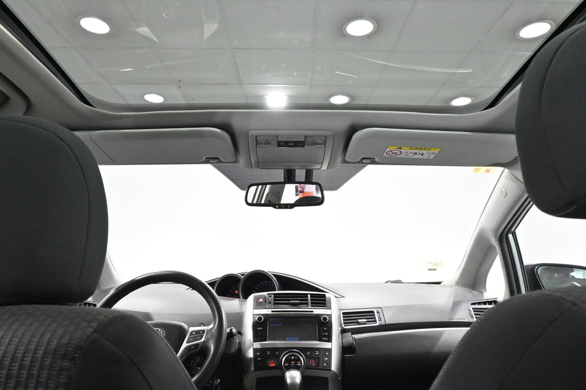 Foto Toyota Verso 28