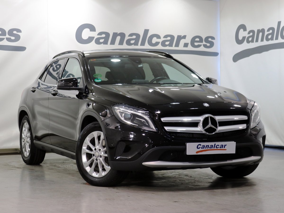 Foto Mercedes-Benz GLA 220 2