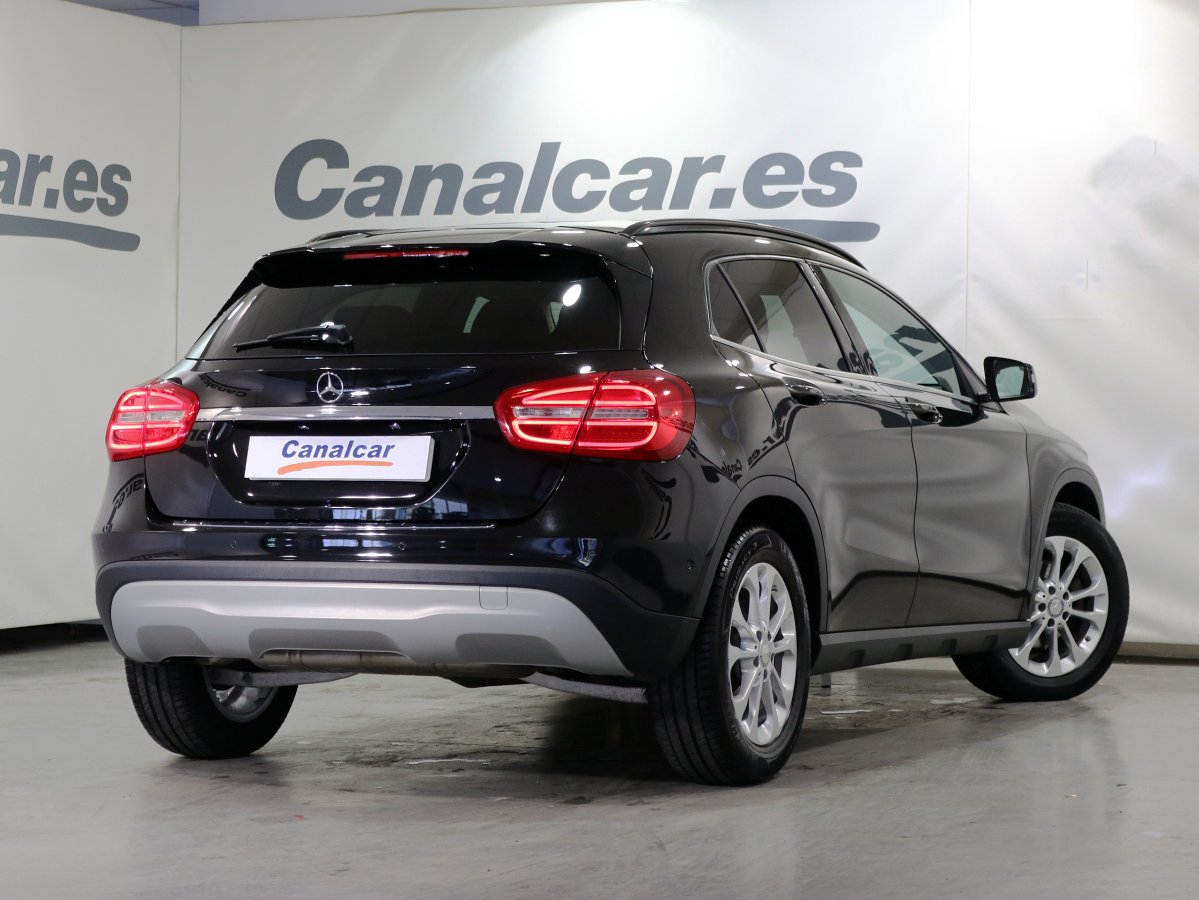 Foto Mercedes-Benz GLA 220 3