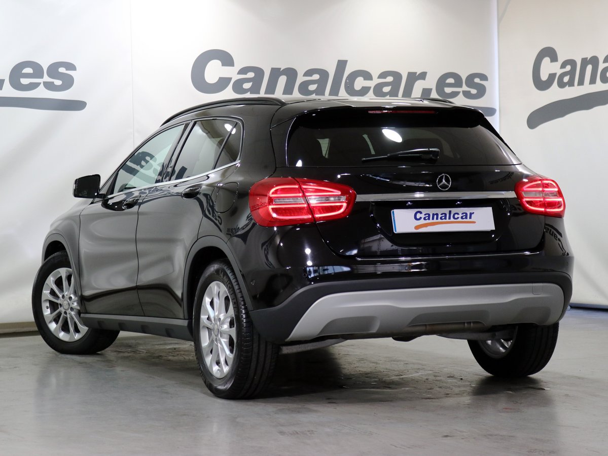 Foto Mercedes-Benz GLA 220 5