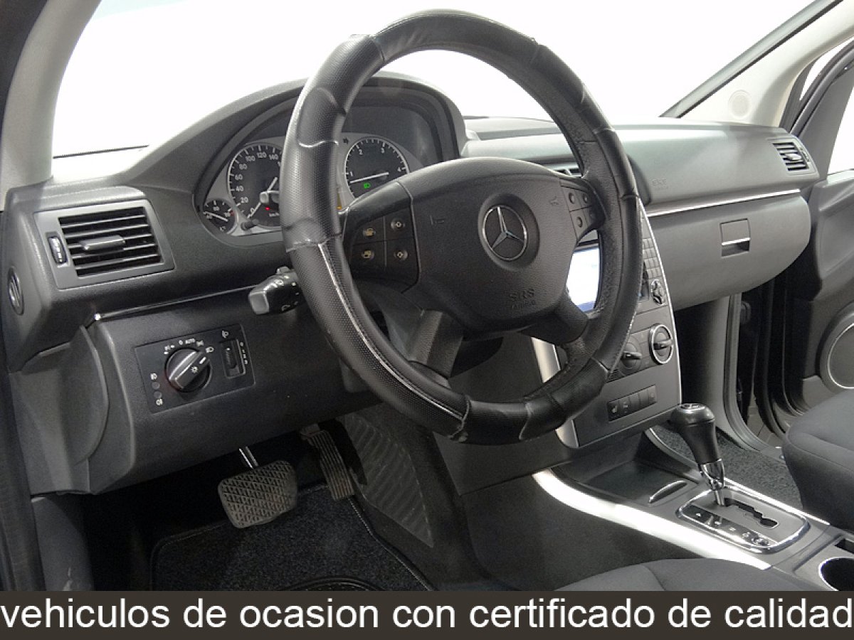 Foto Mercedes-Benz B 200 21