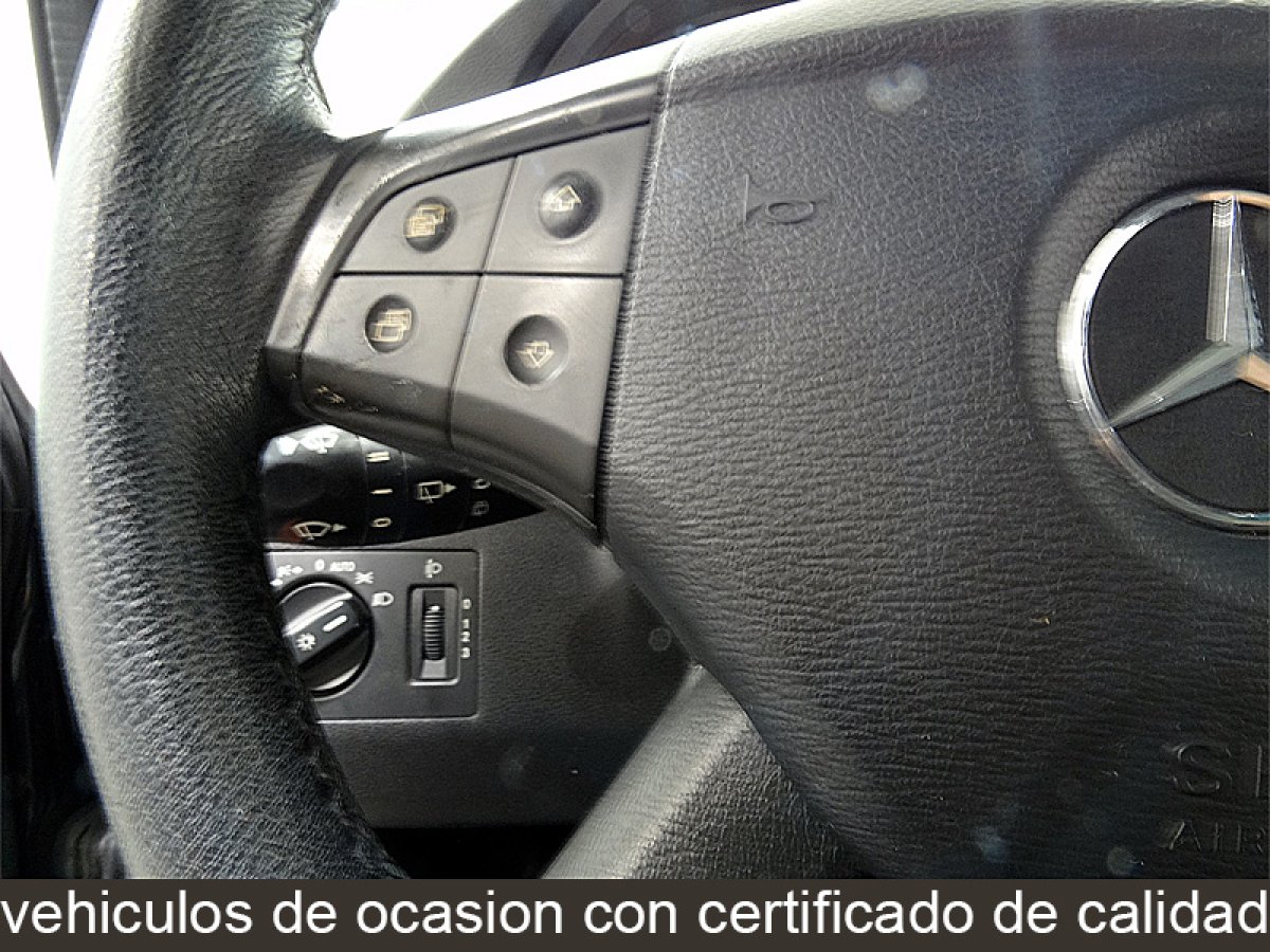 Foto Mercedes-Benz B 200 23