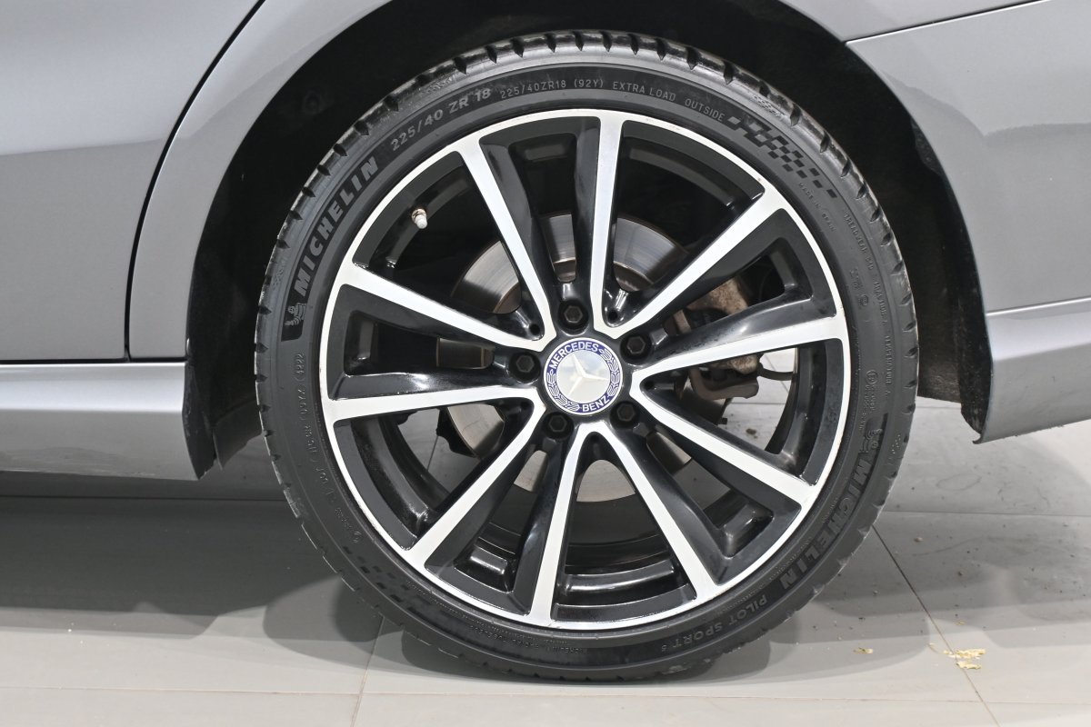 Foto Mercedes-Benz Clase CLA 28