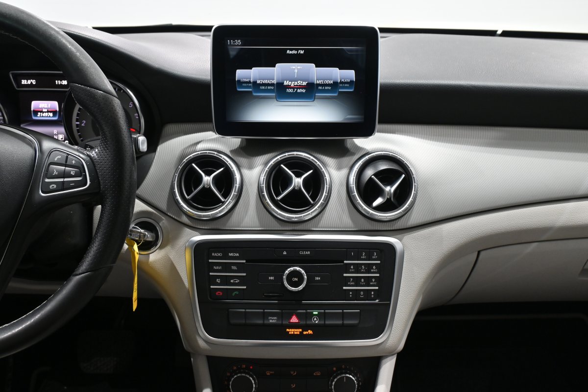 Foto Mercedes-Benz Clase CLA 14