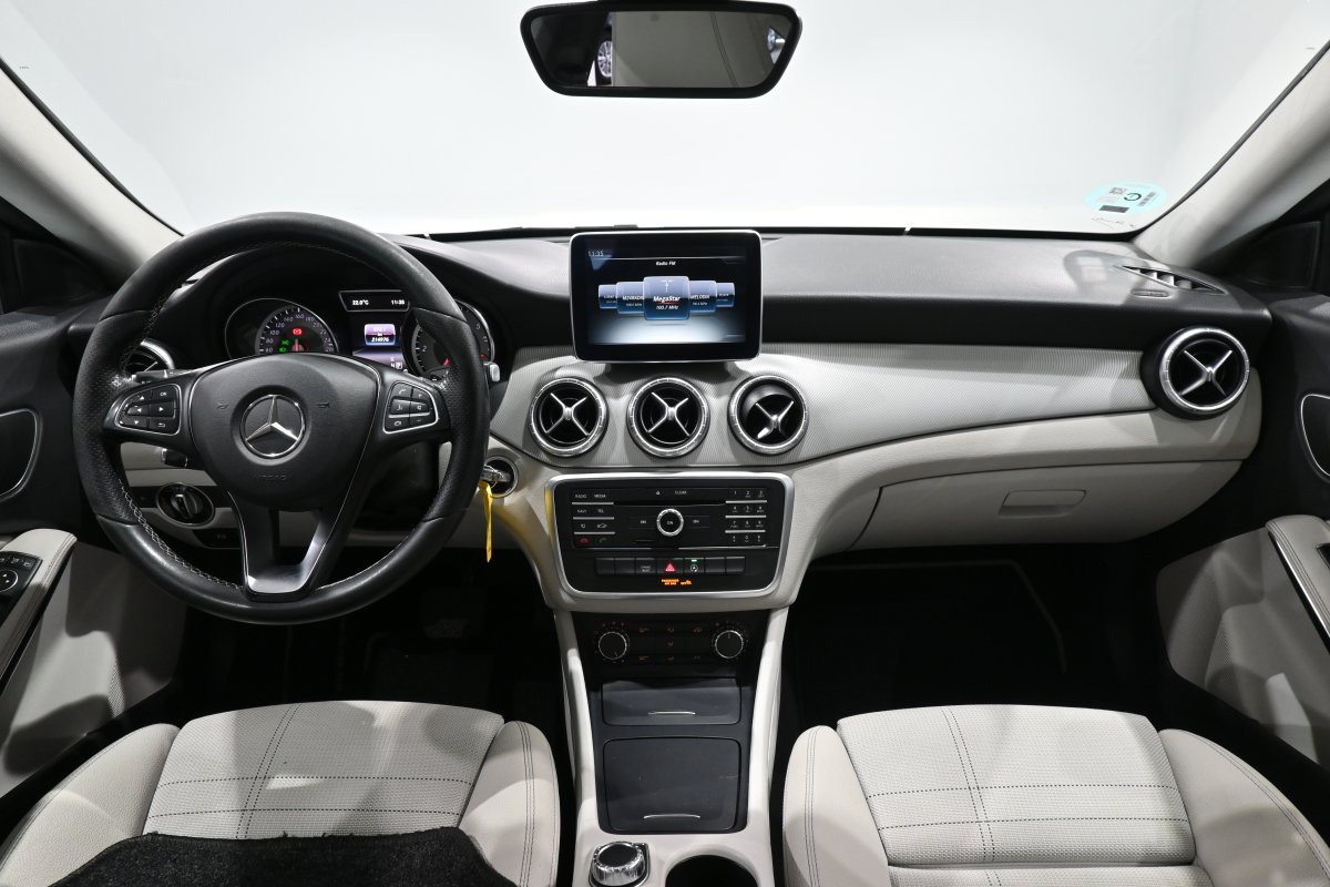 Foto Mercedes-Benz Clase CLA 17