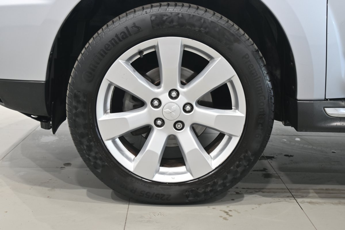 Foto Mitsubishi Outlander 30