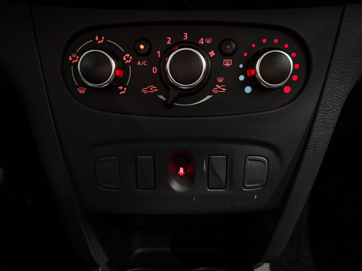 Foto Dacia Sandero 16