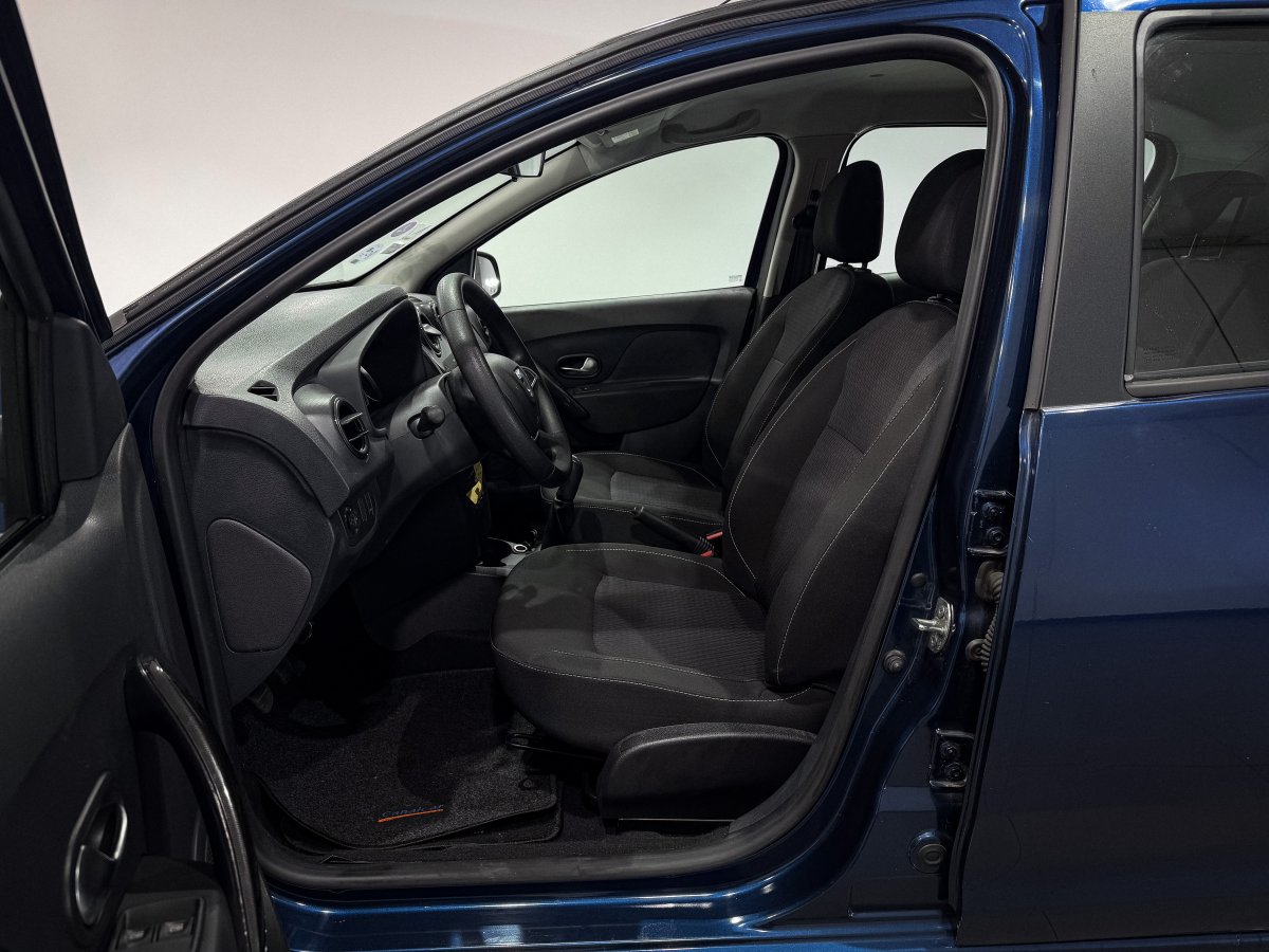 Foto Dacia Sandero 10