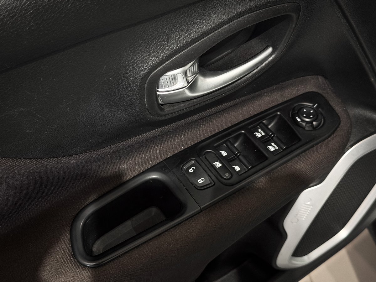 Foto Jeep Renegade 28