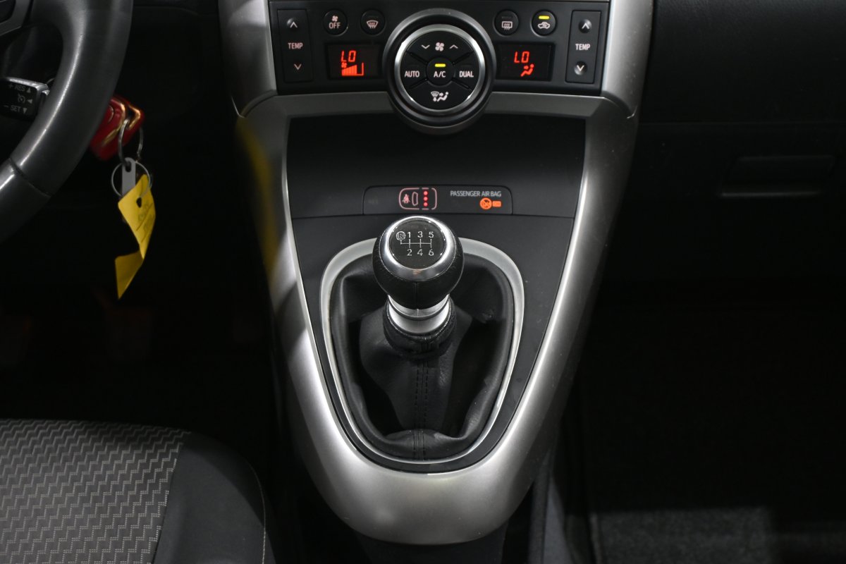 Foto Toyota Verso 19